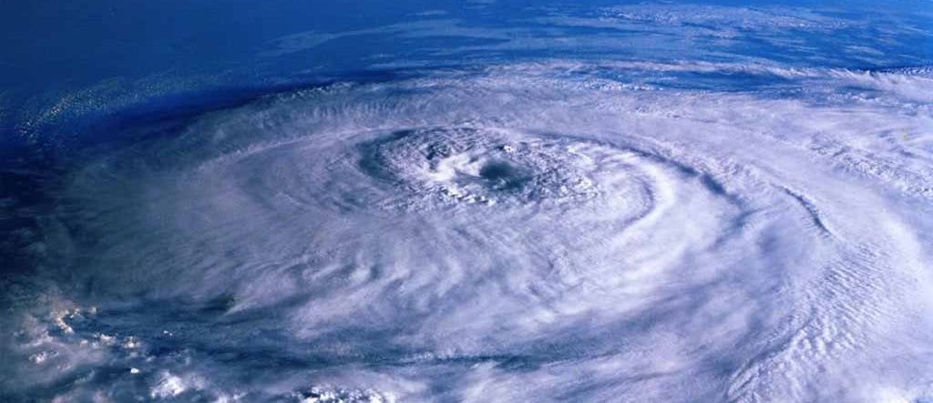 台風を上空から撮影した写真