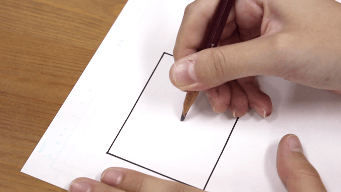 消失点を決めるために鉛筆でコマの中央に印をつけているところの画像